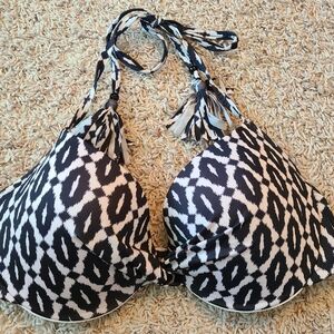 H&M Chic Black and White Patterned Bikini Top